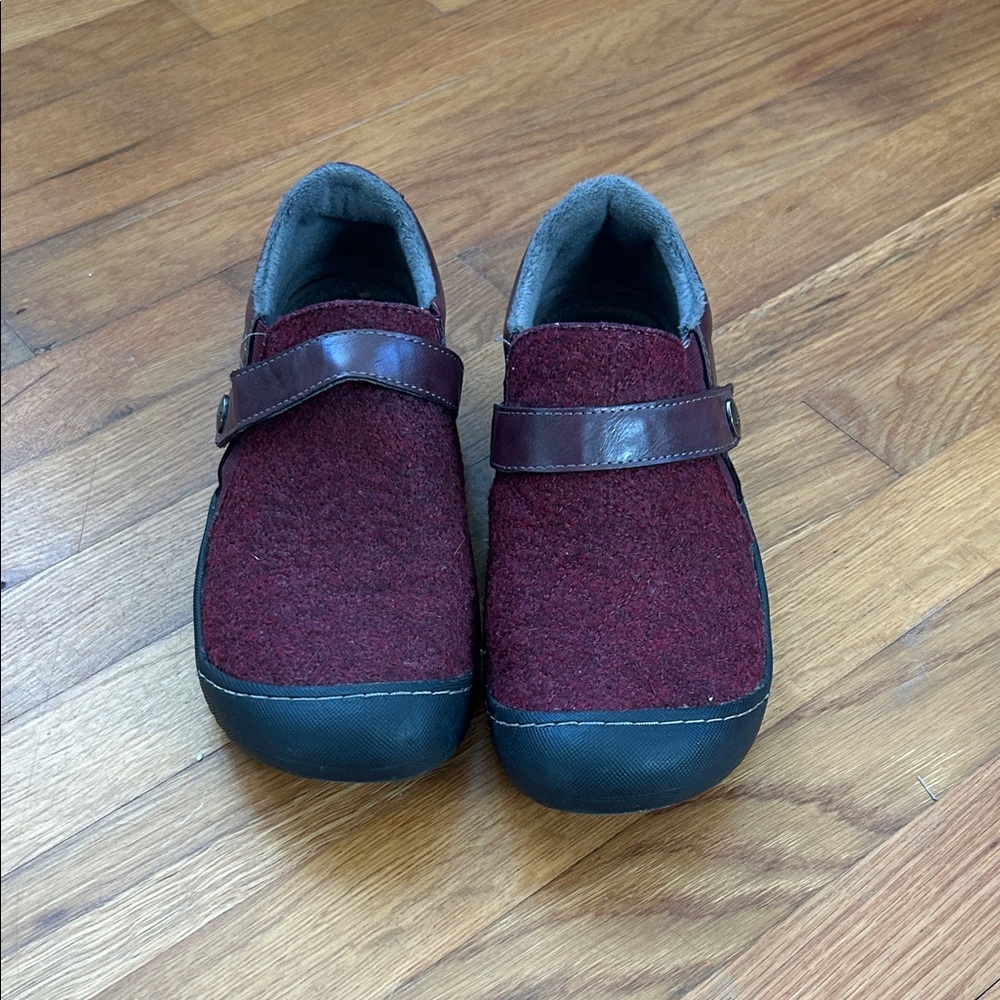 JBU Burgundy Clogs with Strap